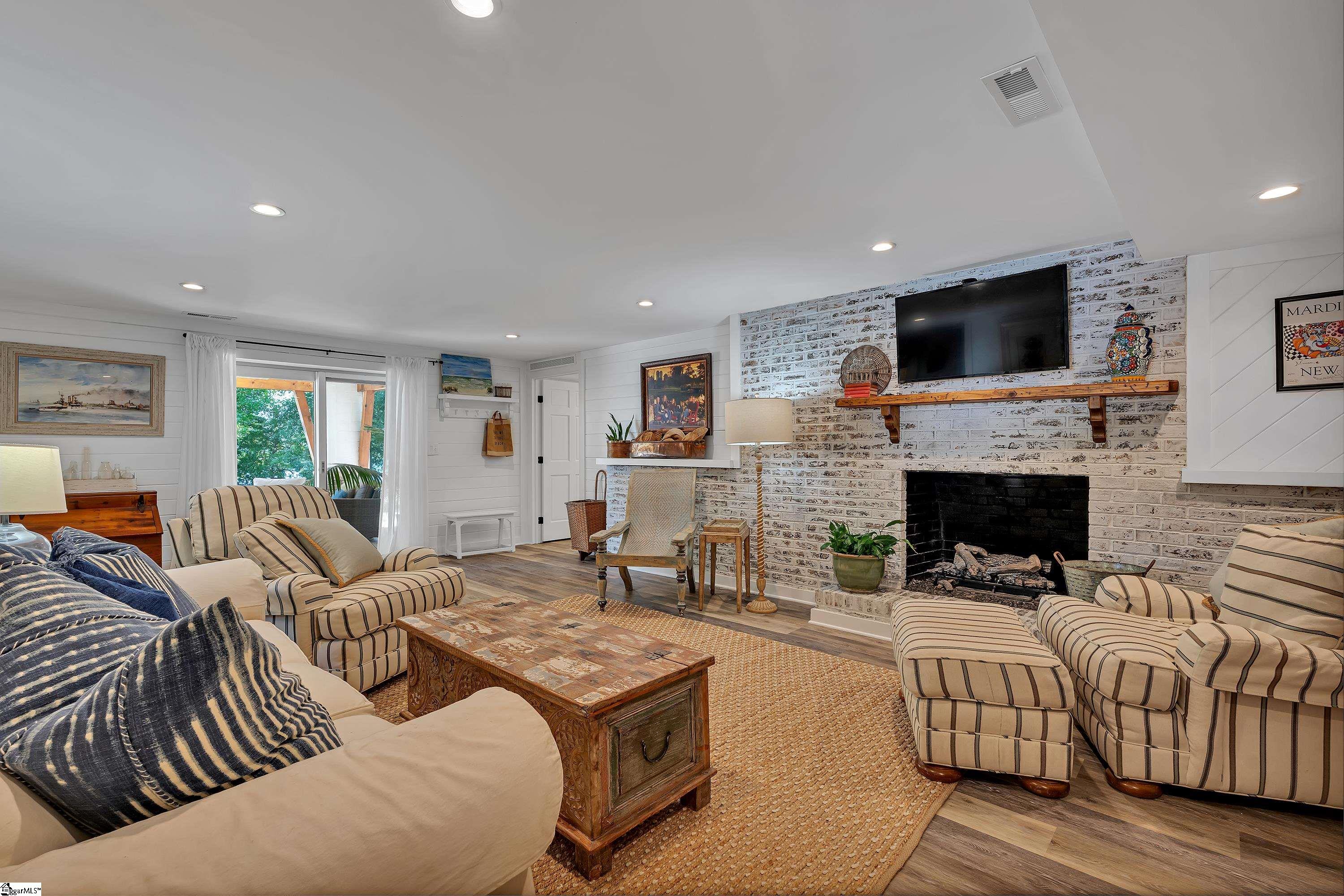 105 Meadowcrest Drive