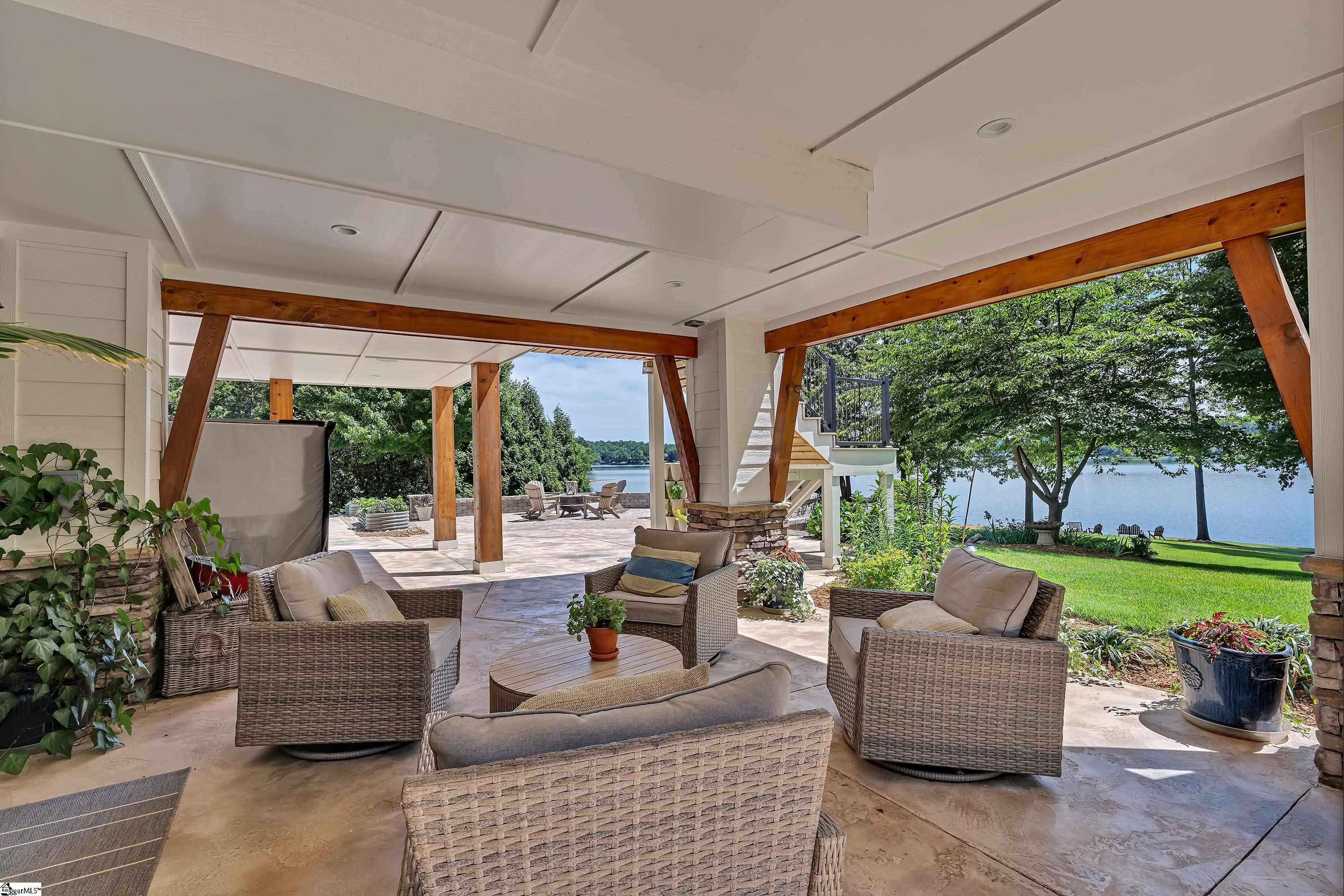 105 Meadowcrest Drive