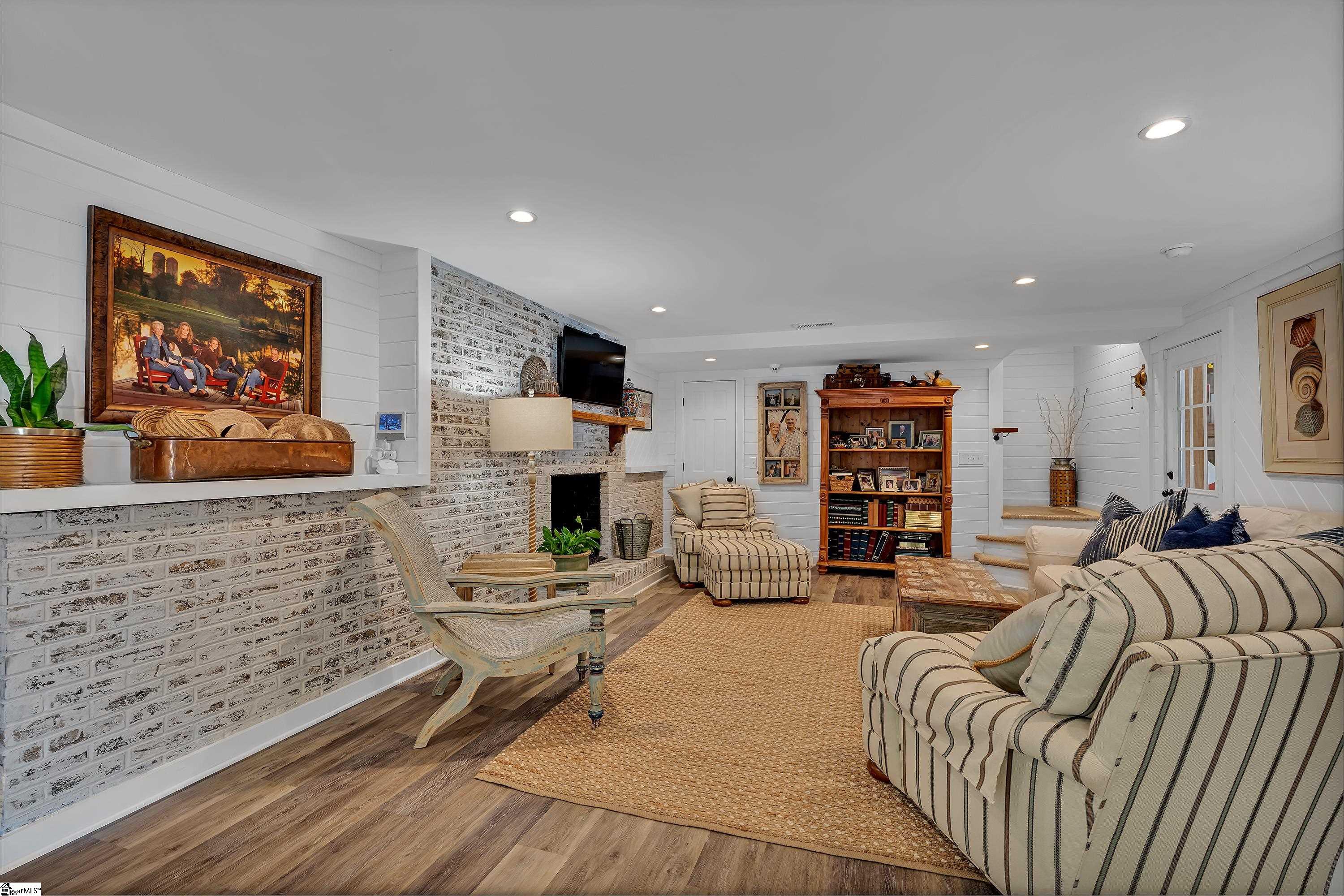 105 Meadowcrest Drive