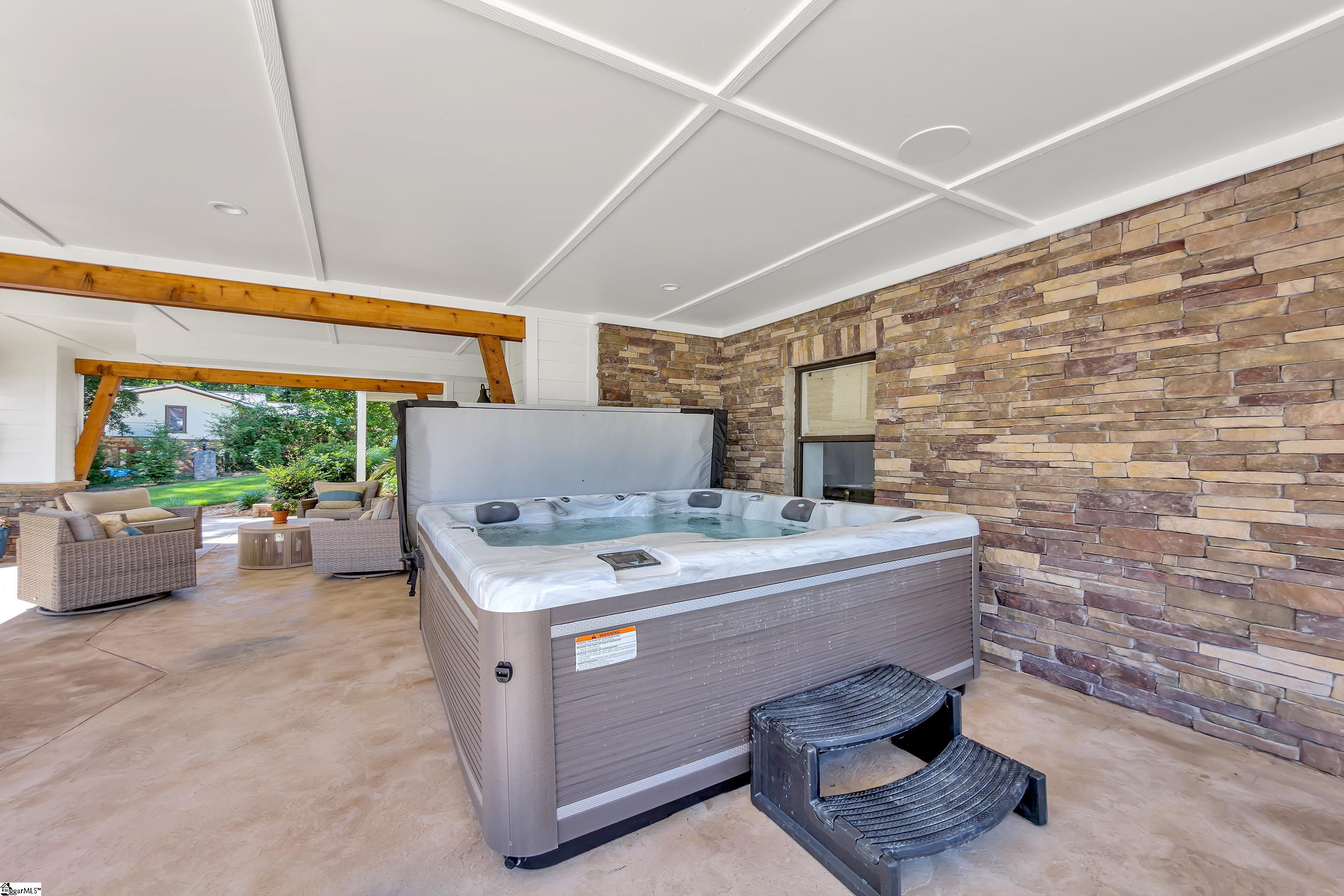 105 Meadowcrest Drive