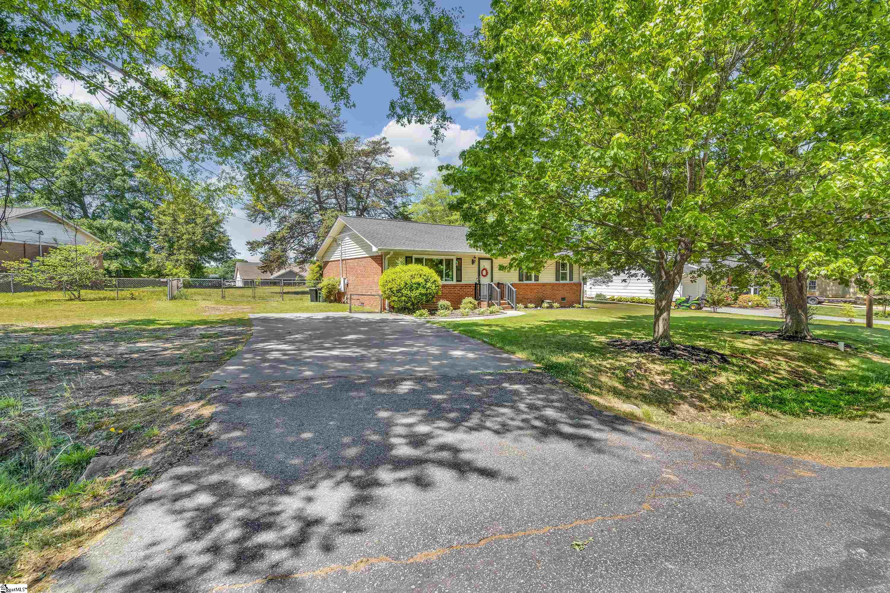 6 Greenfield Court
