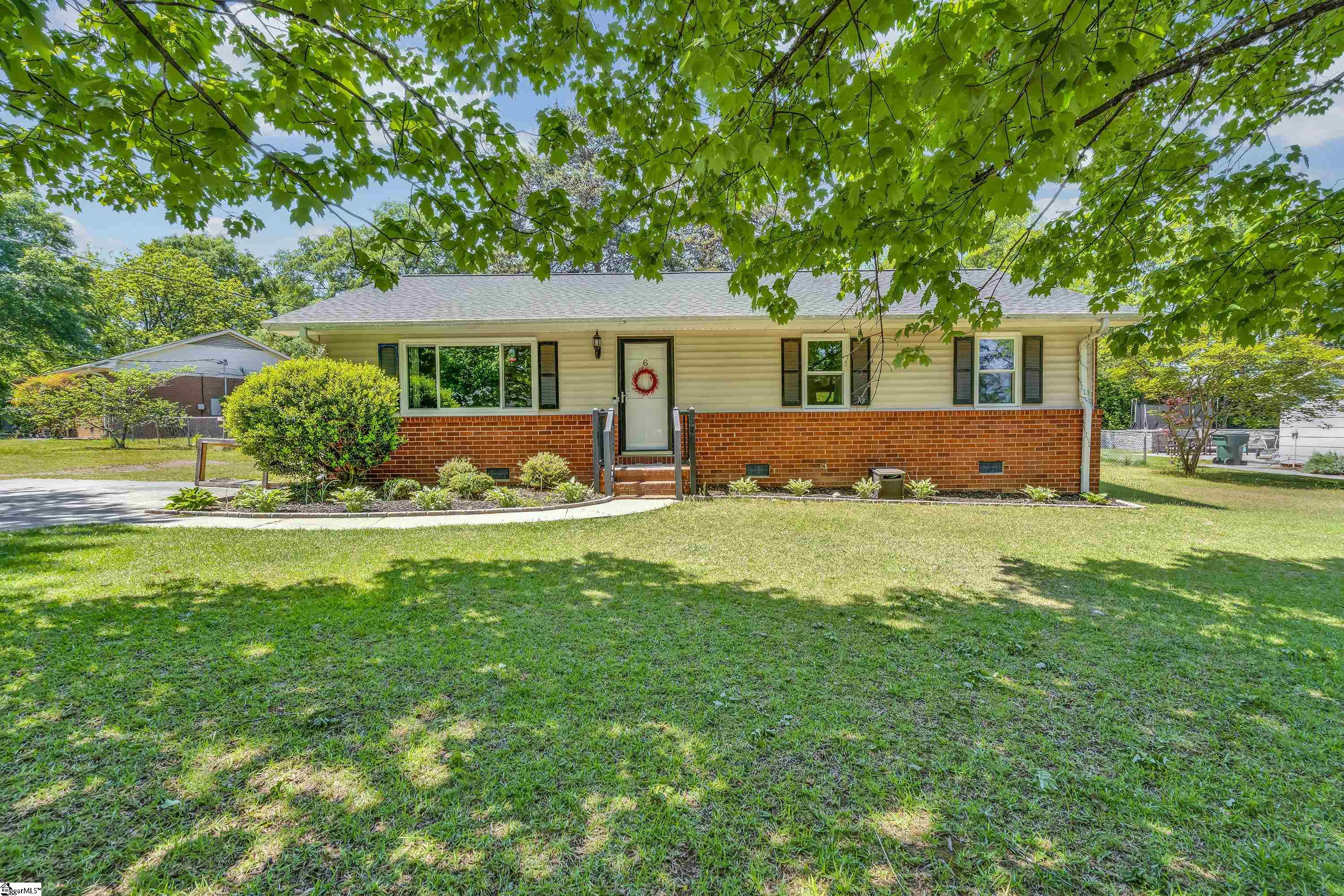 6 Greenfield Court