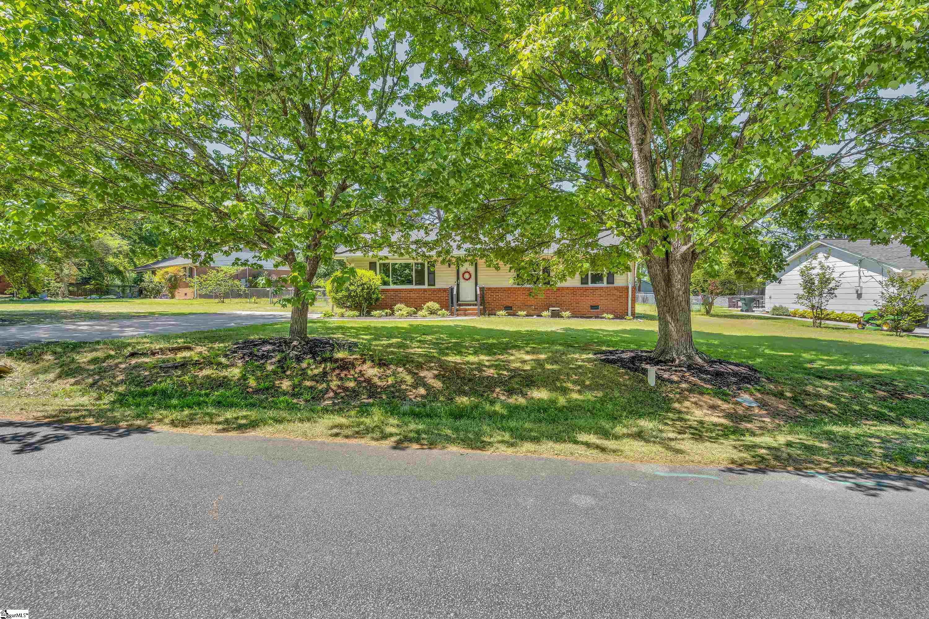 6 Greenfield Court