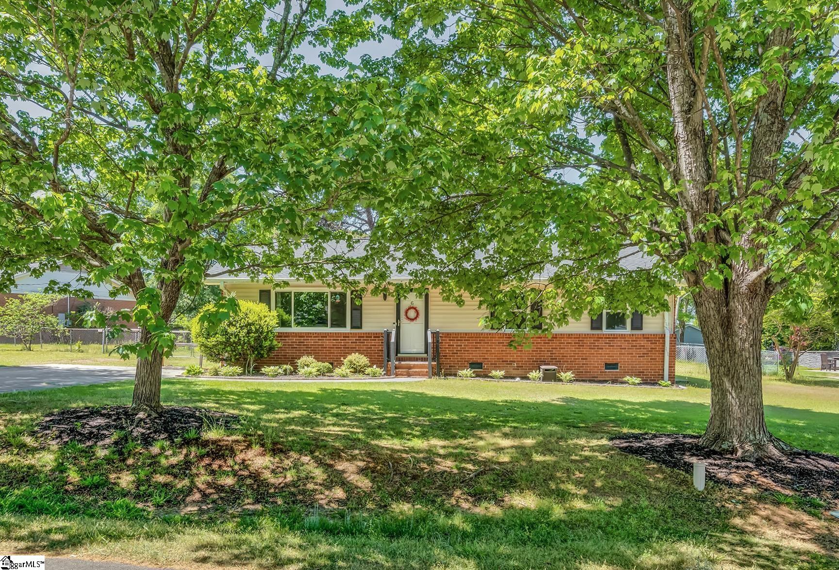 6 Greenfield Court