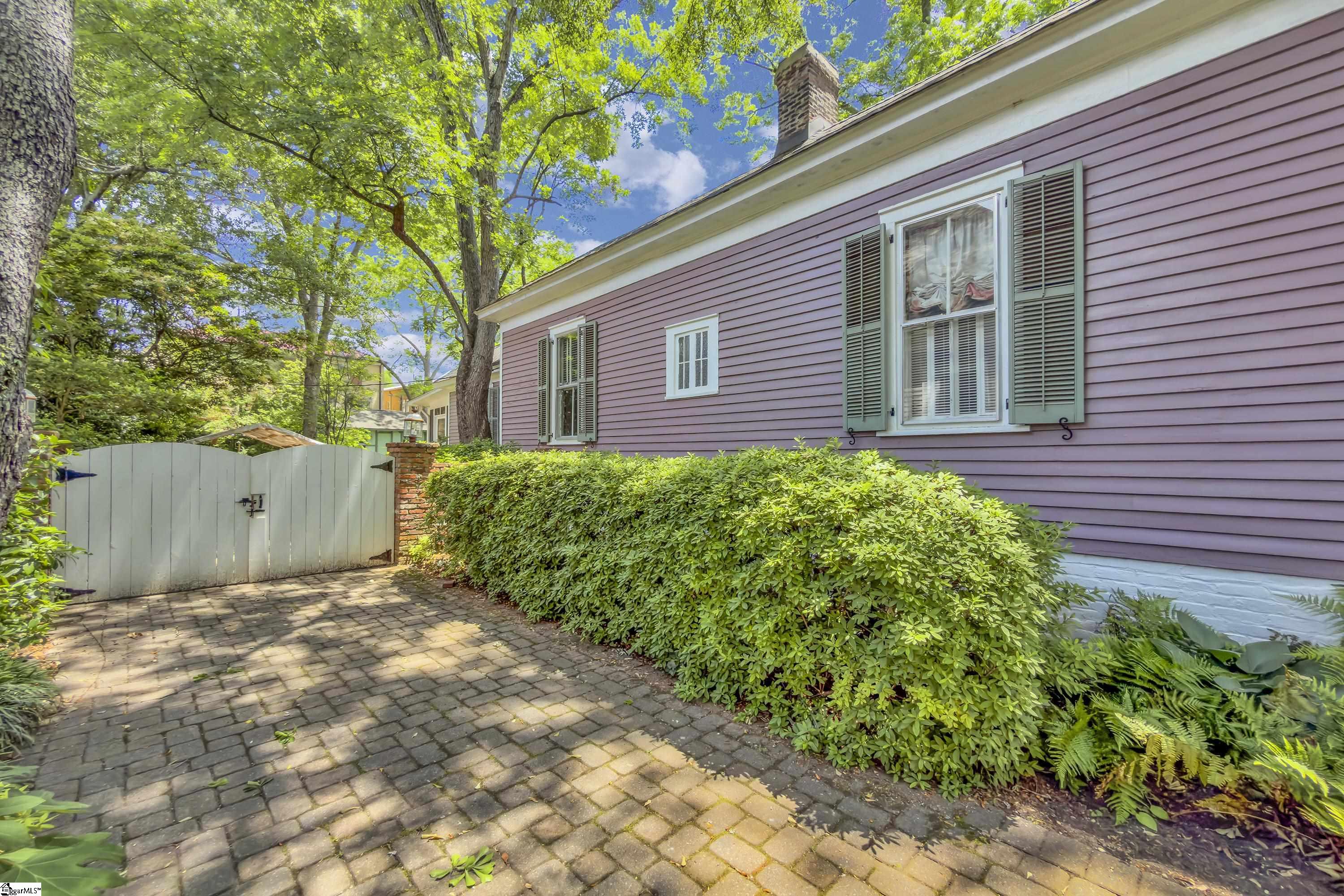 412 Hampton Avenue