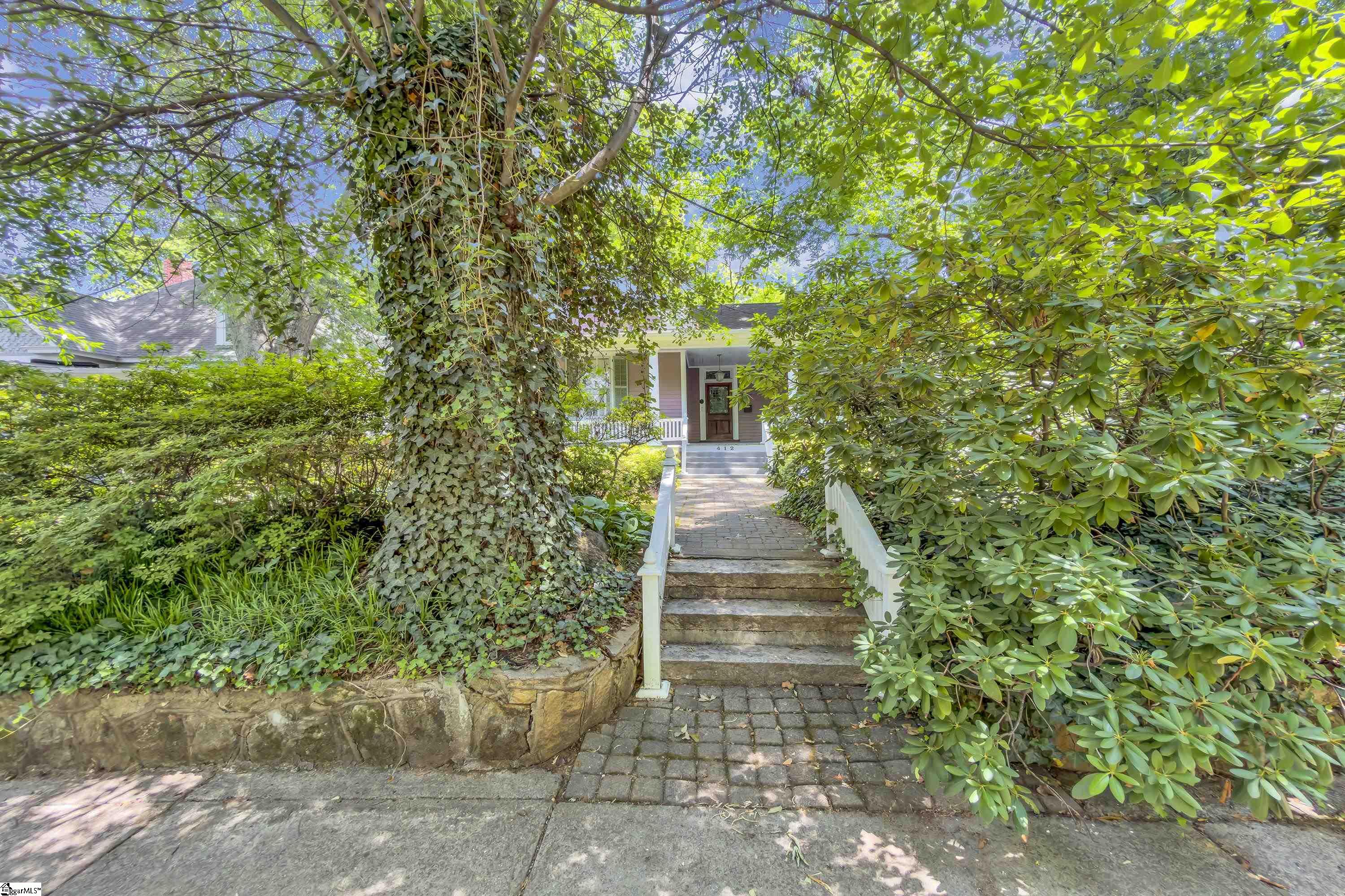 412 Hampton Avenue