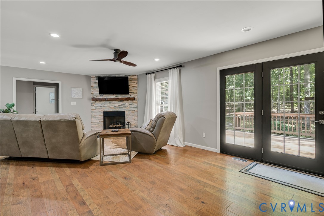 3255 Hazel Ln