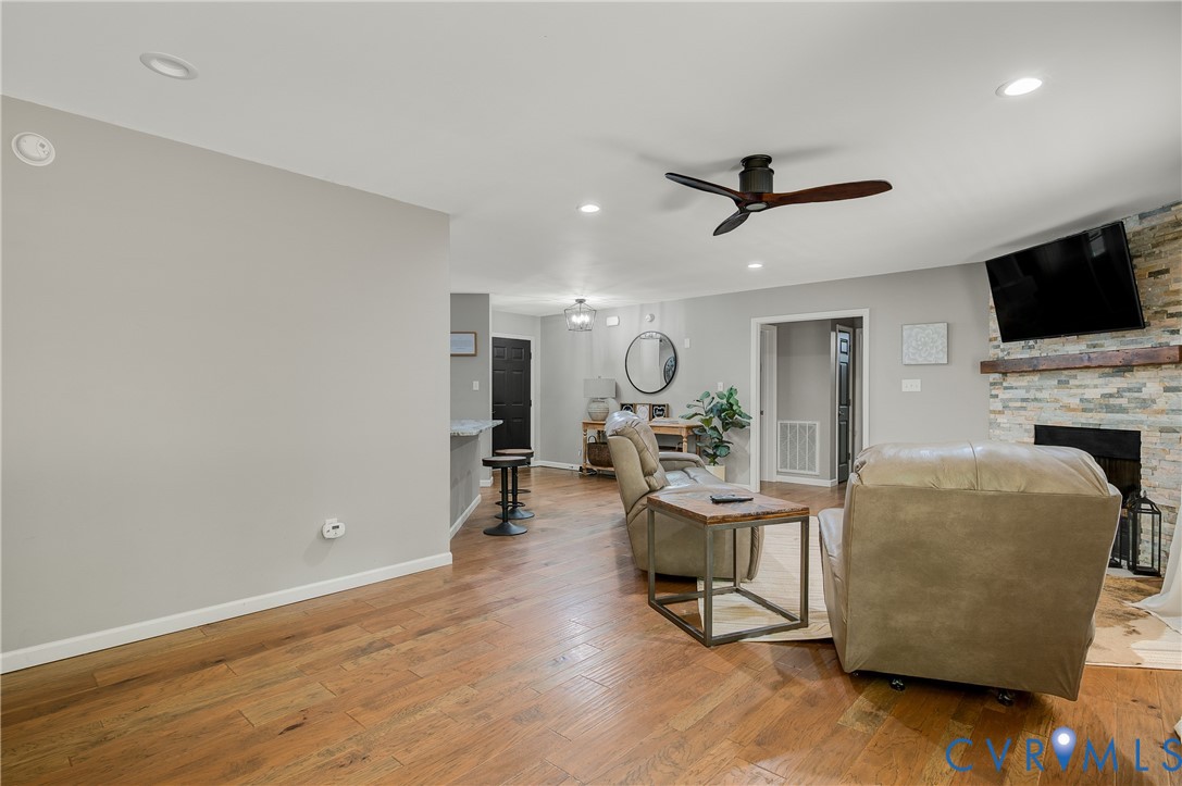 3255 Hazel Ln