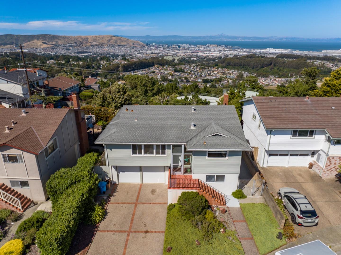 106 Lake DR
