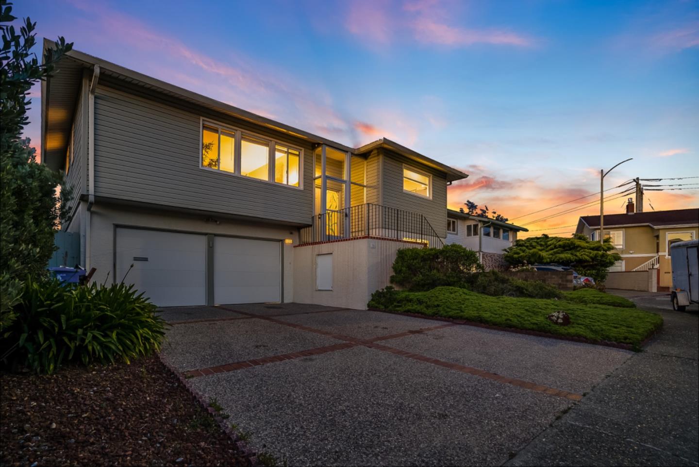 106 Lake DR
