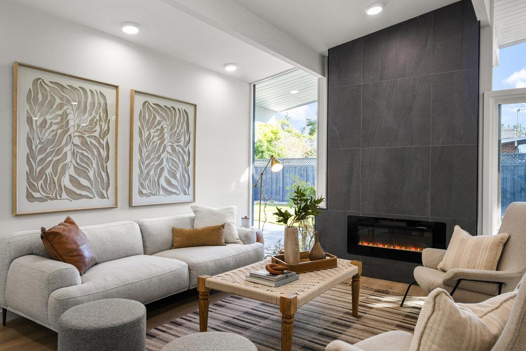 838 Devonshire WAY