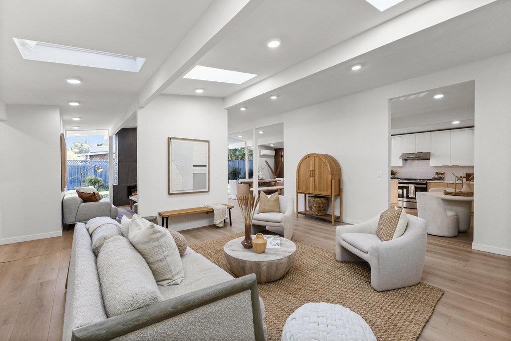 838 Devonshire WAY