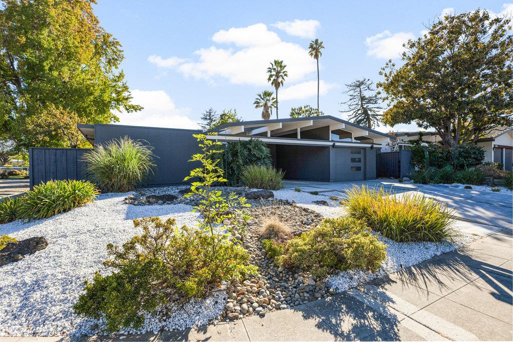 838 Devonshire WAY