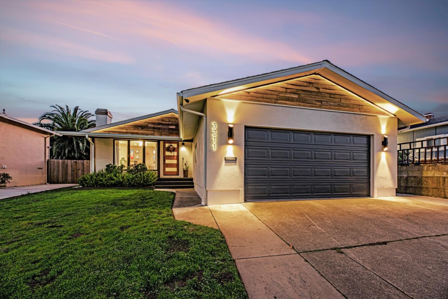 3211 Susan DR