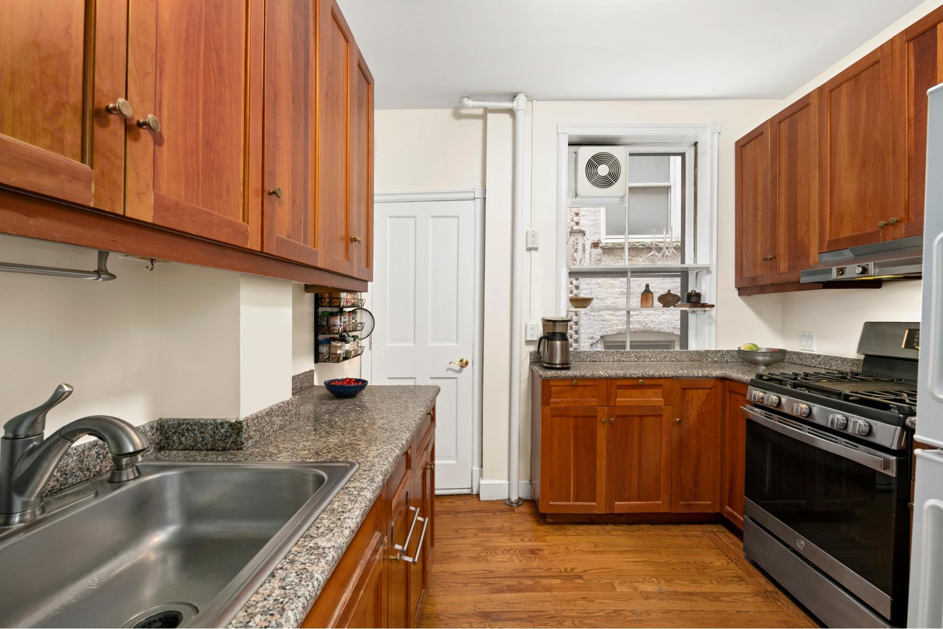 79 PERRY Street 3R