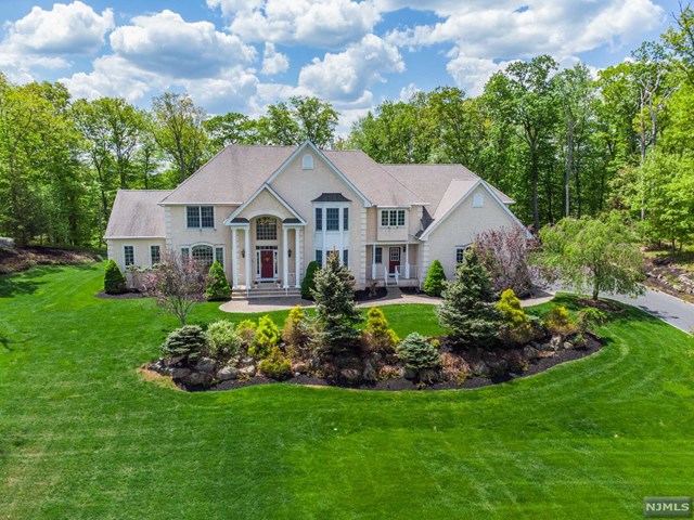 5 Nicholas Drive