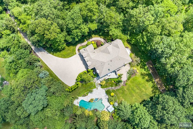 24 Powderhorn Drive