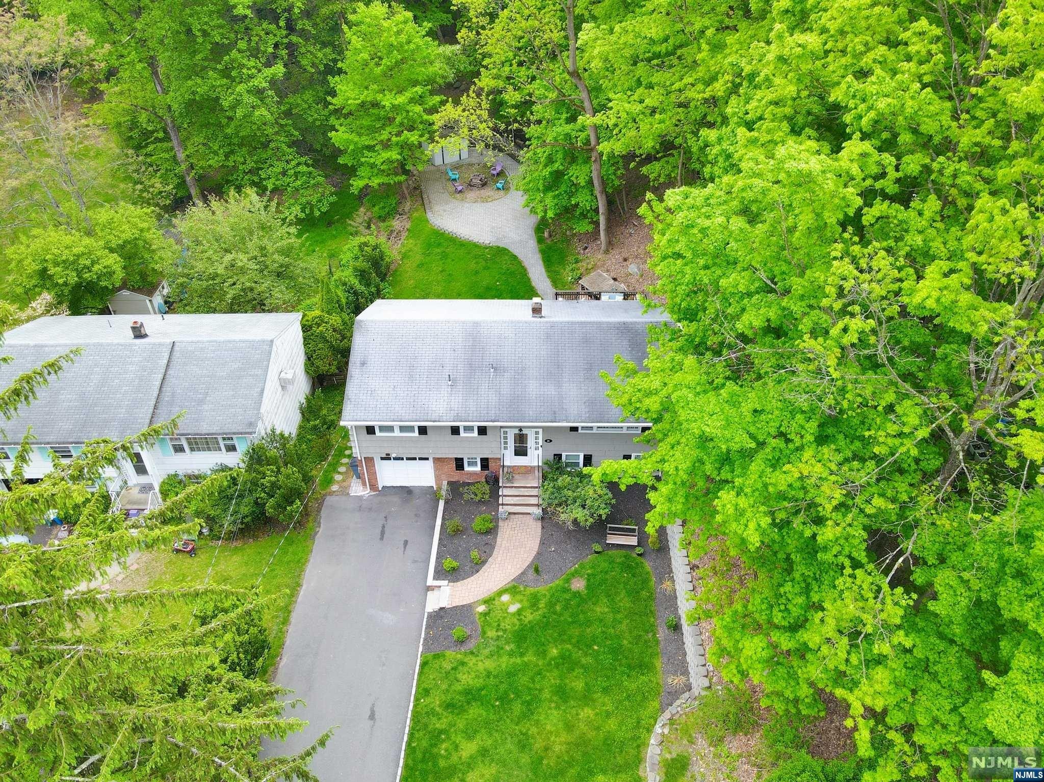 216 Hiawatha Boulevard
