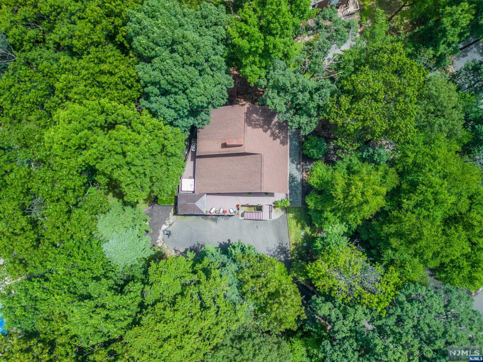 27 Round Hill Road