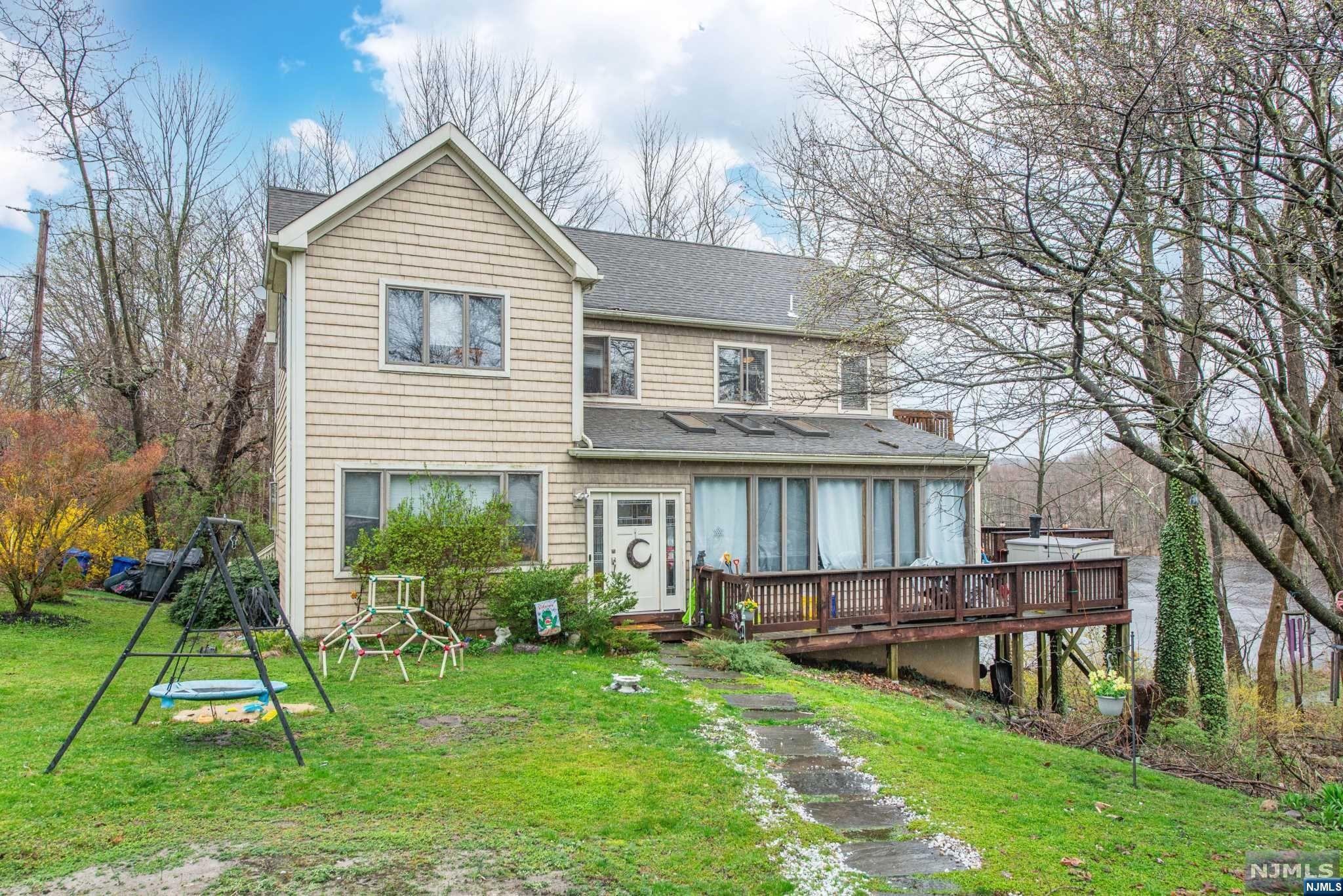 10 Leonard Avenue