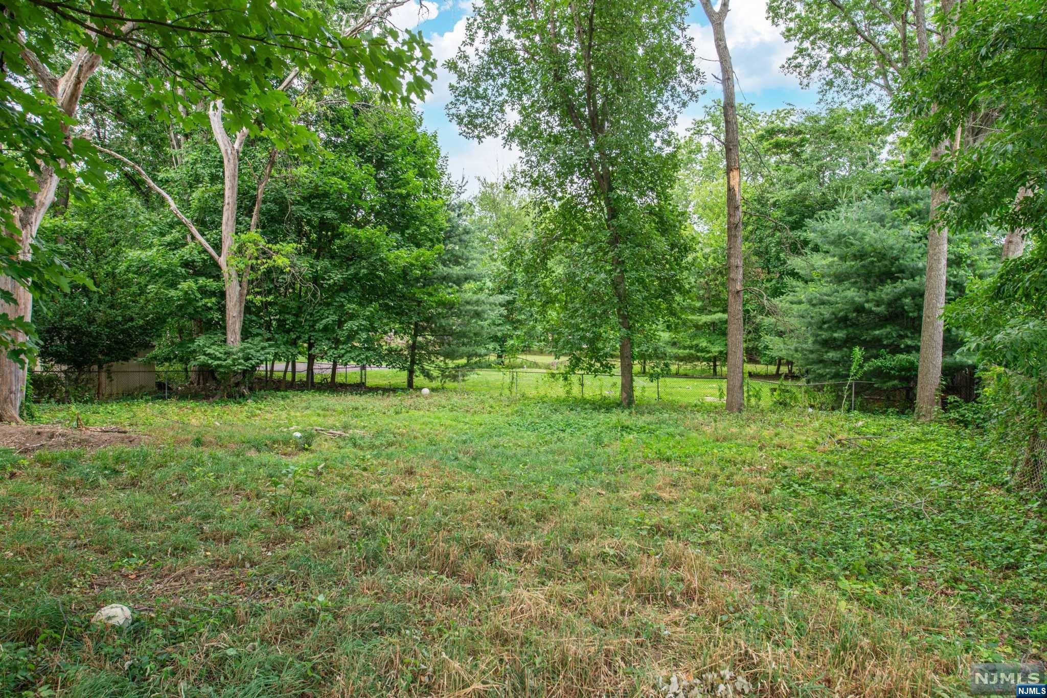26 Woodlawn Avenue