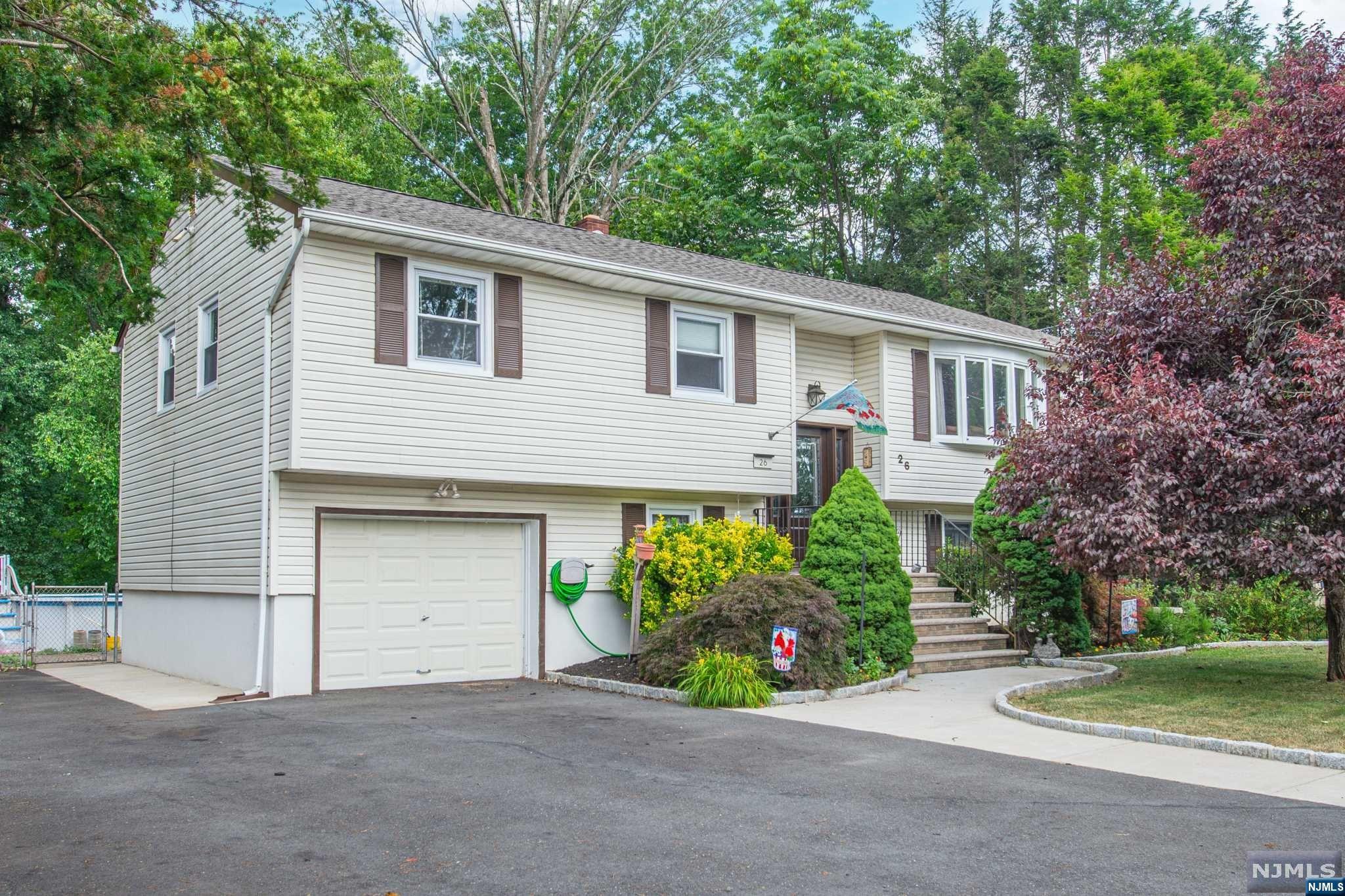 26 Woodlawn Avenue