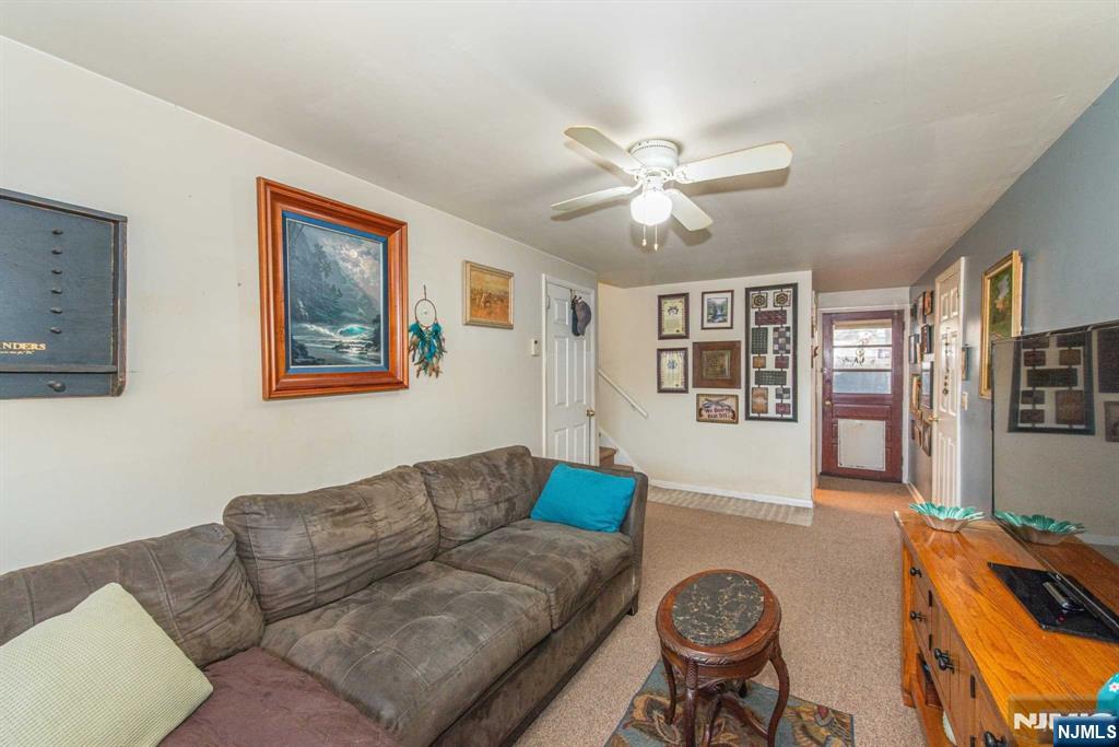 89 Knolls Road