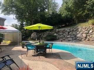 89 Knolls Road