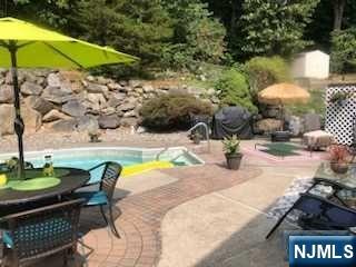 89 Knolls Road