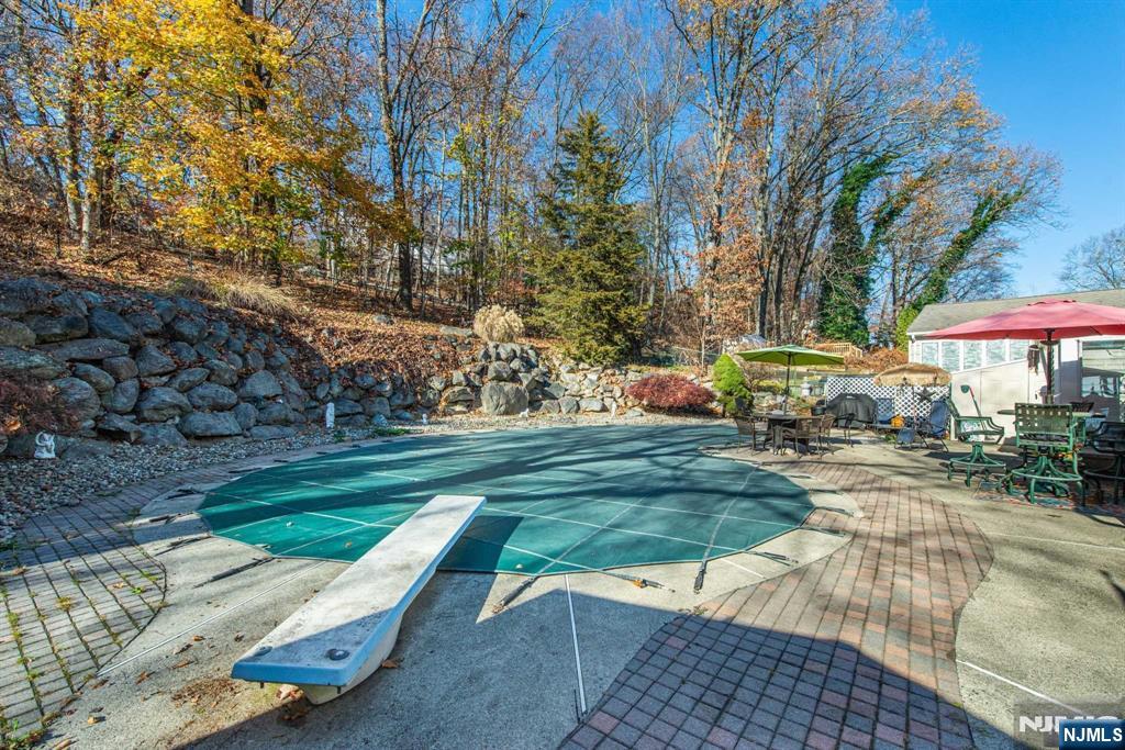 89 Knolls Road