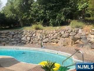 89 Knolls Road