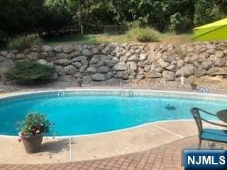 89 Knolls Road