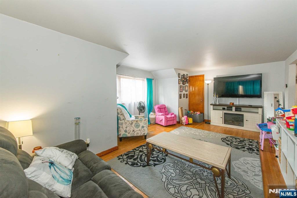 38 Lakeshore Drive