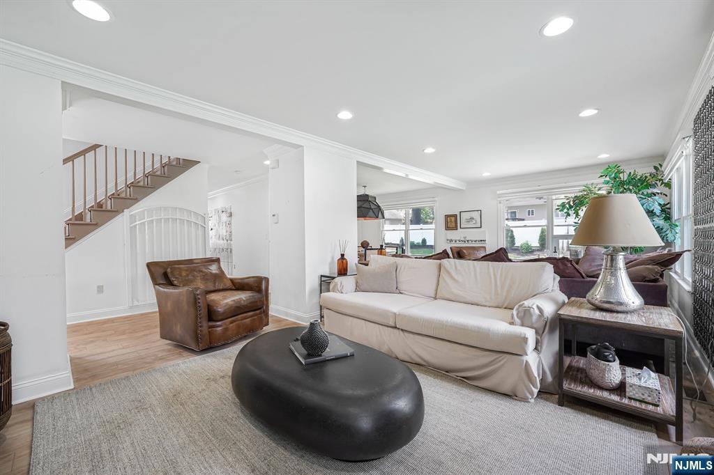 27 Morris Avenue