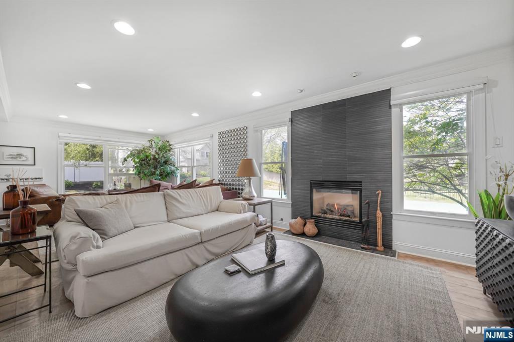 27 Morris Avenue
