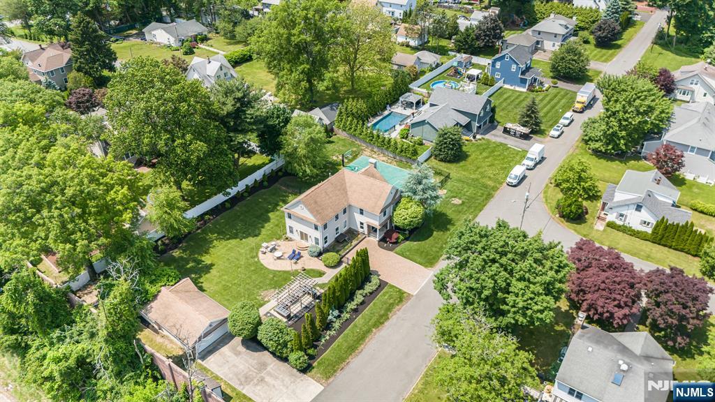 27 Morris Avenue
