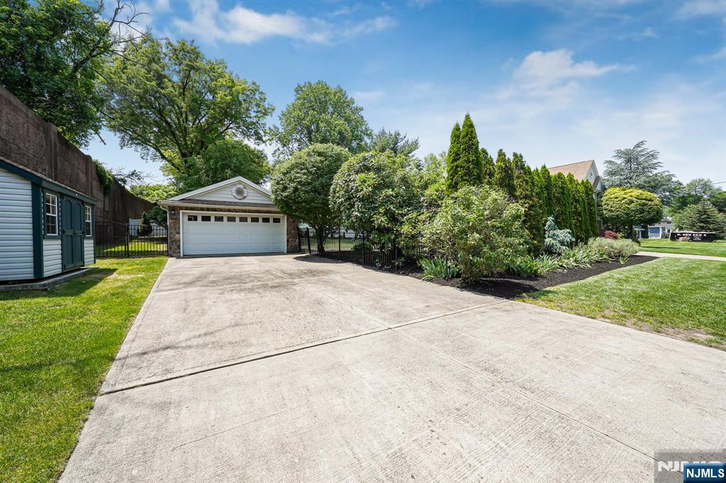 27 Morris Avenue