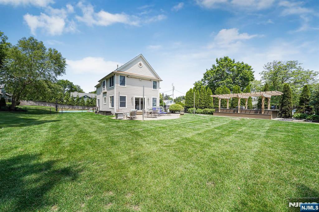 27 Morris Avenue
