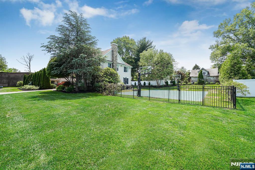 27 Morris Avenue