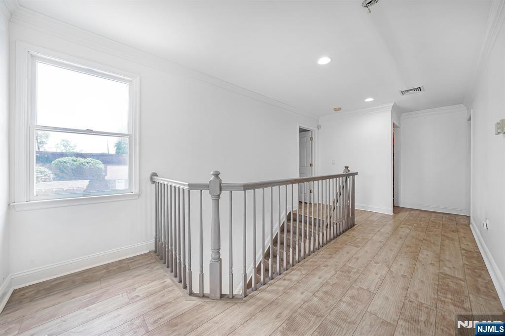 27 Morris Avenue