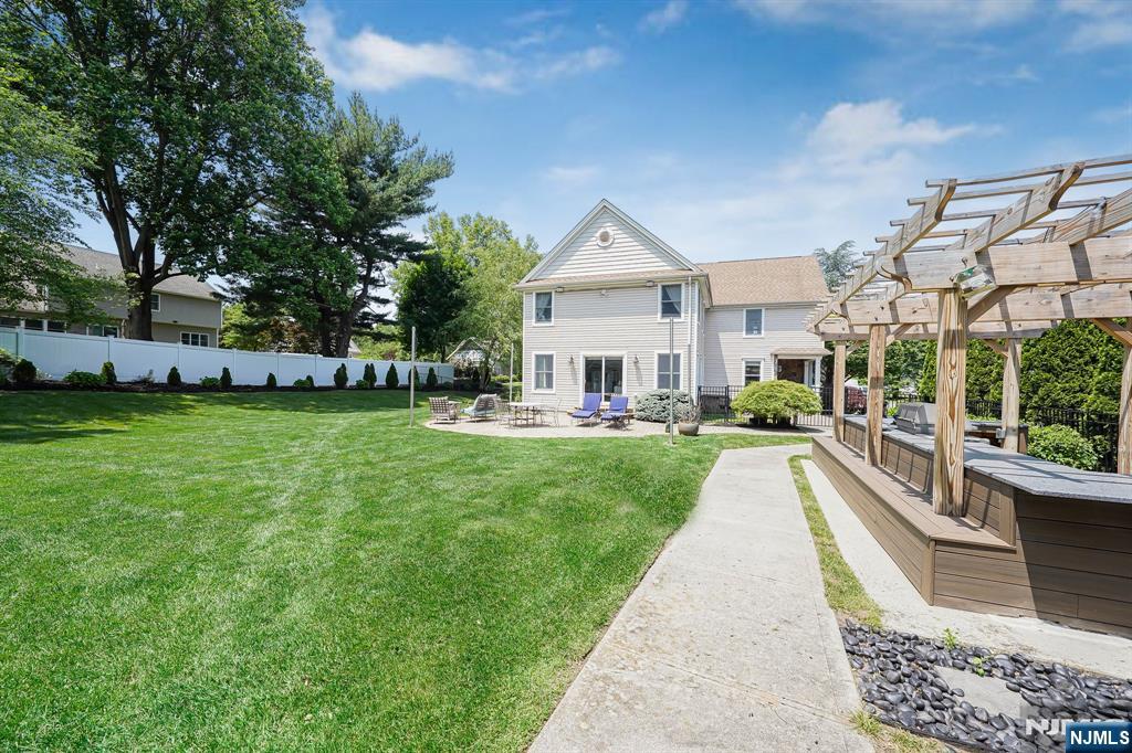 27 Morris Avenue