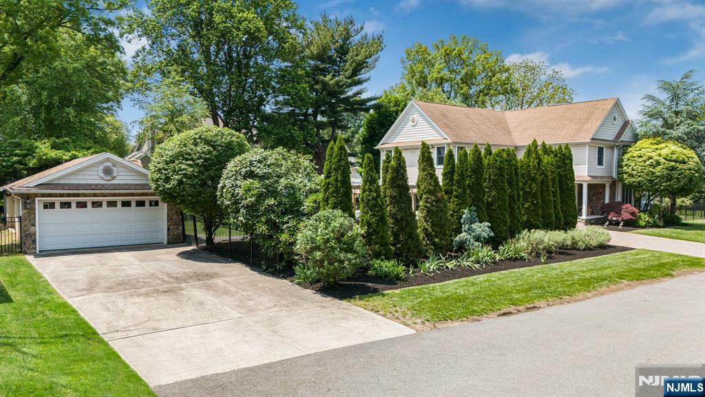27 Morris Avenue