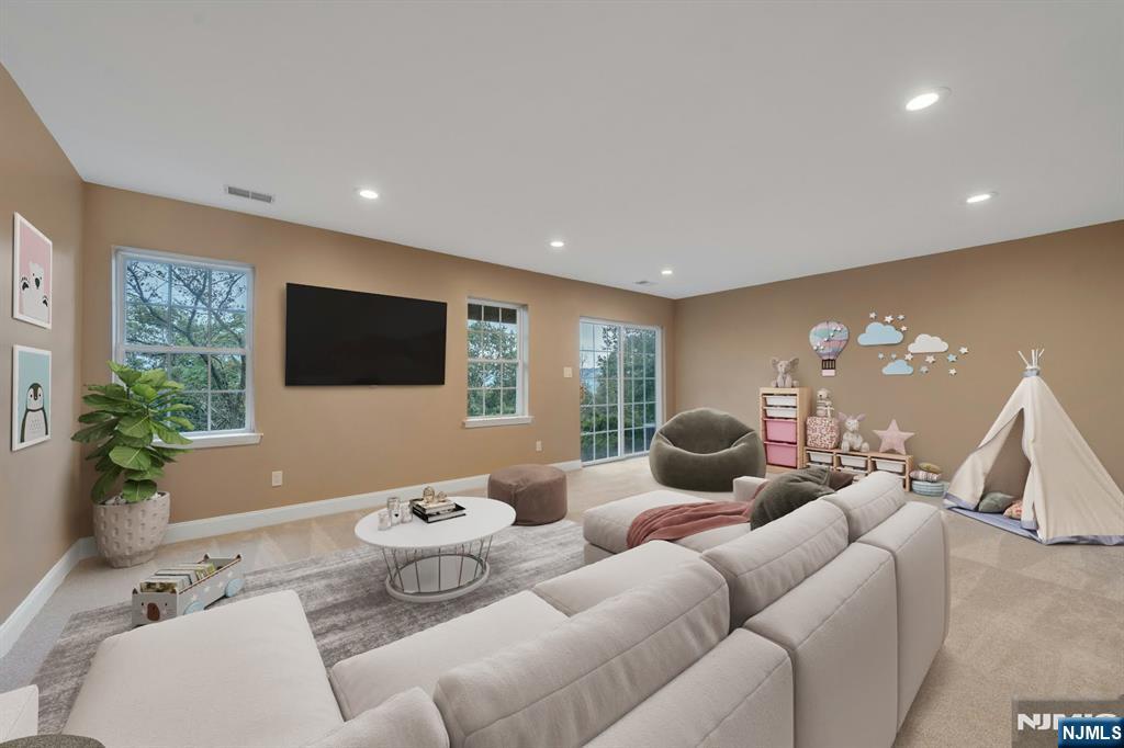 192 Ridge Drive