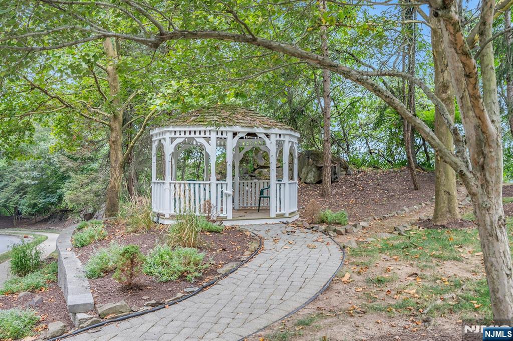 192 Ridge Drive