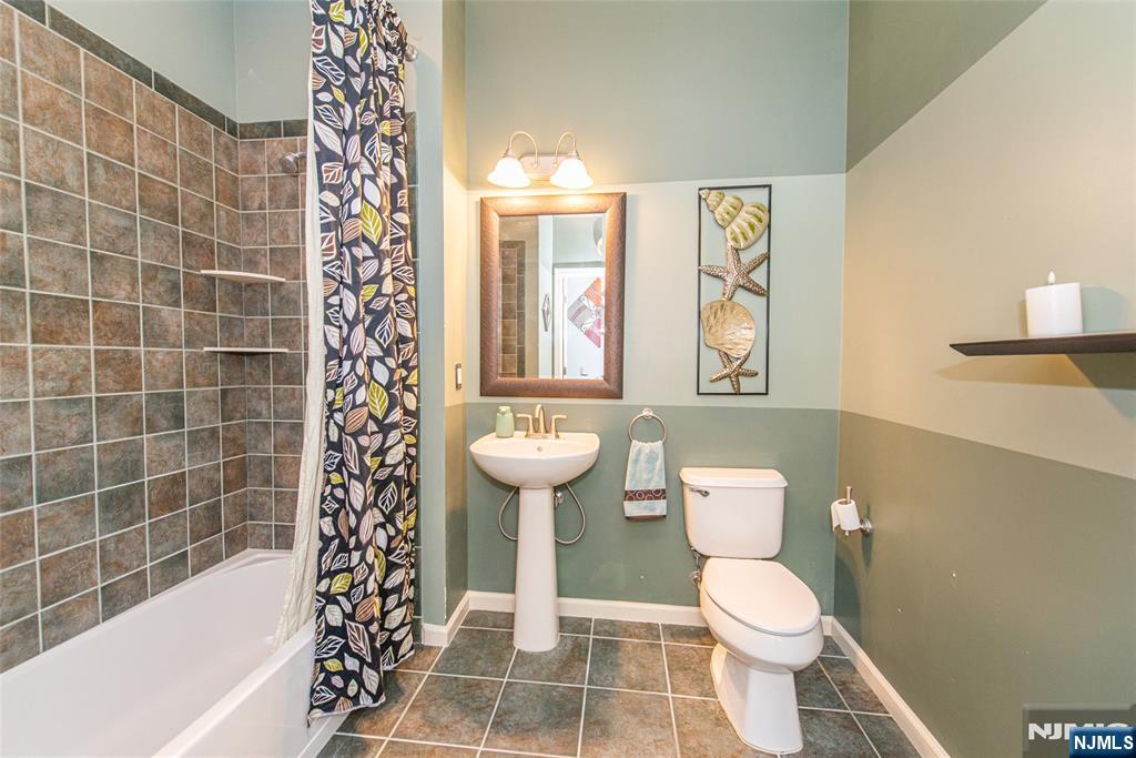812 River Place