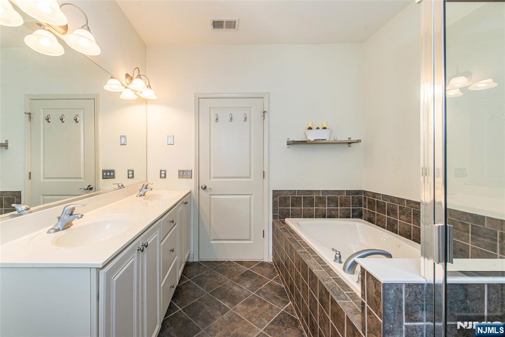 812 River Place