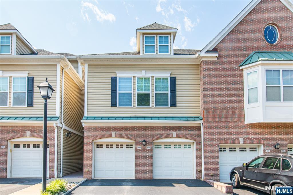 812 River Place