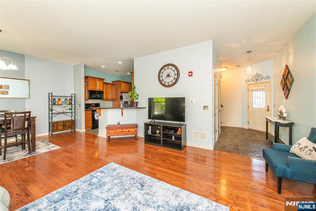 812 River Place