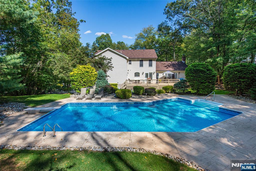 43 Round Hill Road