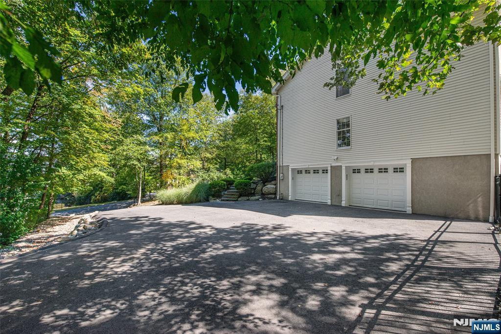 43 Round Hill Road
